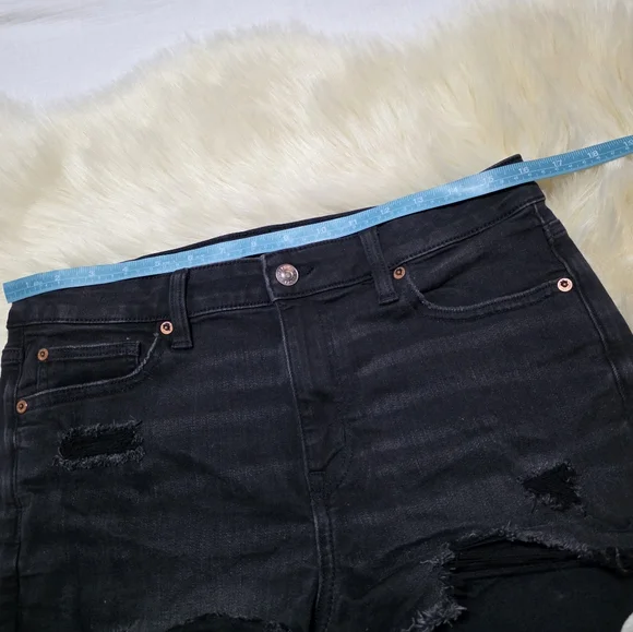 American Eagle Hi-Rise Shortie Black Distressed Denim Shorts Women's Size 10 - Picture 6 of 9